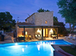 Holiday home with modern amenities